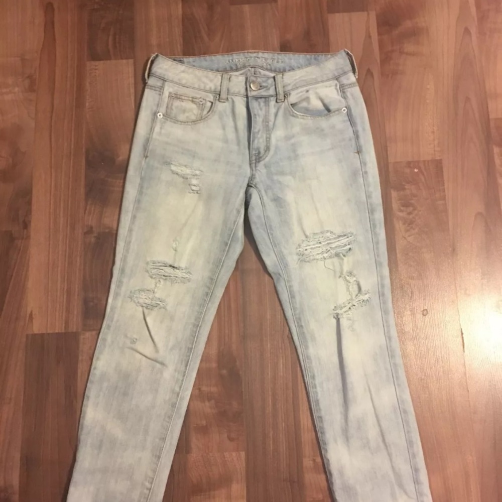 NWOT American Eagle Boy Crop Jeans Size 2 Bleached Destroyed